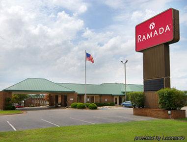 Baymont By Wyndham Paris Motel Exterior photo